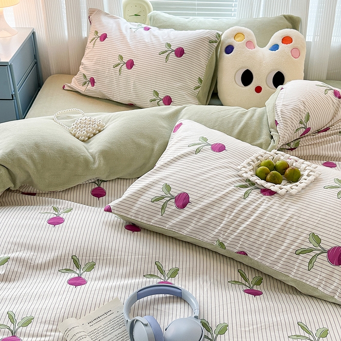 91家纺网 家纺一手货源 找家纺 昔可家纺 2023新款y2k卡通印花系列棉加绒四件套 紫萝卜