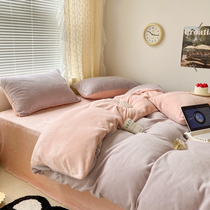 91家纺网 家纺一手货源 找家纺 昔可家纺2023新款奶油纯色系列双拼牛奶绒四件套 糯糯紫粉