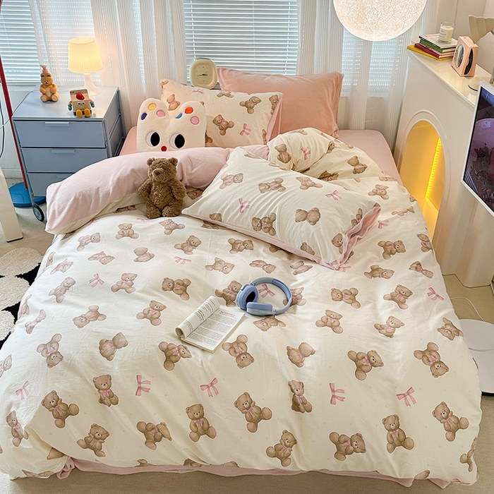 91家纺网 家纺一手货源 找家纺 昔可家纺 2023新款y2k卡通印花系列棉加绒四件套 萌萌可爱熊