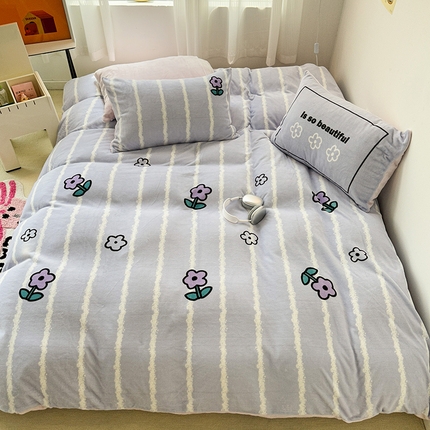 昔可家纺 2023新款大版数码印花保暖牛奶绒四件套 竖条紫花