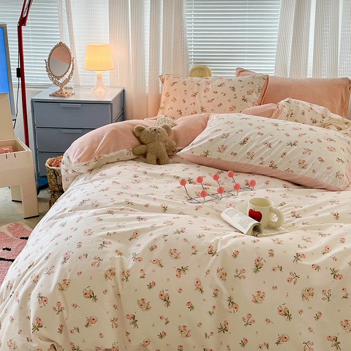 91家纺网 家纺一手货源 找家纺 昔可家纺 2023新款y2k卡通印花系列棉加绒四件套 粉黛落樱