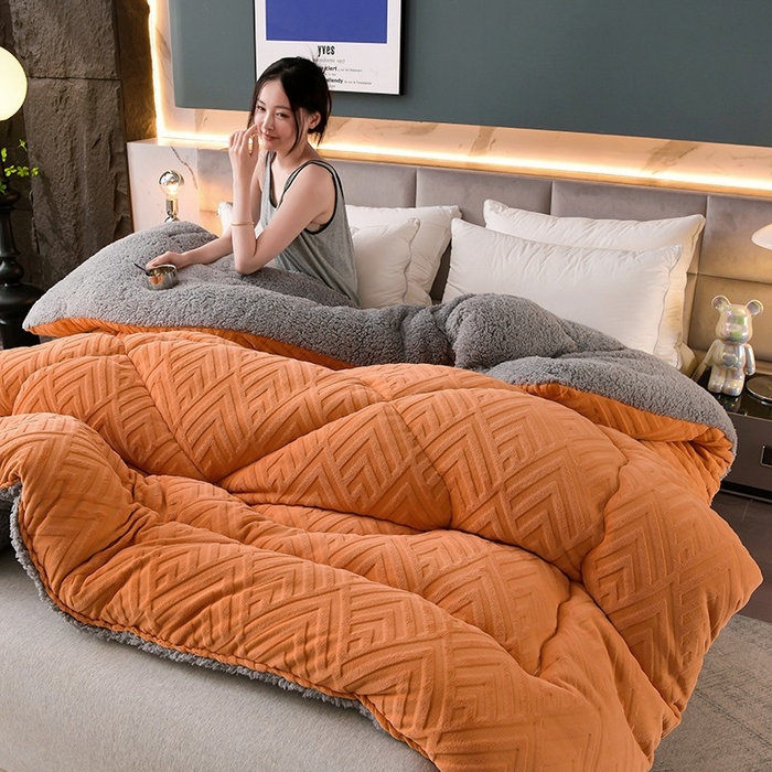 91家纺网 家纺一手货源 找家纺 金灵居 2025新款6D雕花绒冬被纯色牛奶绒宝宝绒被子被芯春秋被 爱马橙