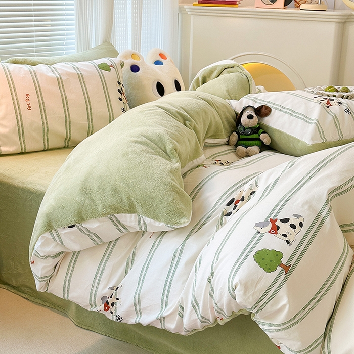 91家纺网 家纺一手货源 找家纺 昔可家纺 2023新款y2k卡通印花系列棉加绒四件套 绿条狗狗