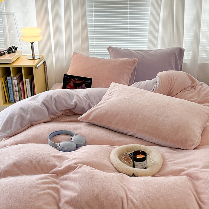 91家纺网 家纺一手货源 找家纺 昔可家纺 2023新款奶油纯色系列双拼牛奶绒四件套 奶油粉