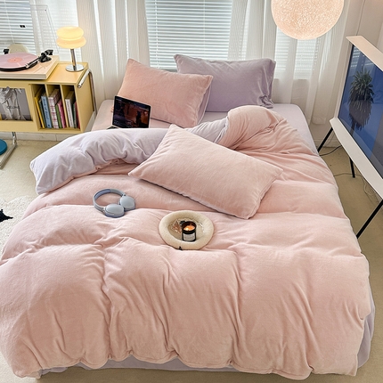 91家纺网 家纺一手货源 找家纺 昔可家纺 2023新款奶油纯色系列双拼牛奶绒四件套 奶油粉