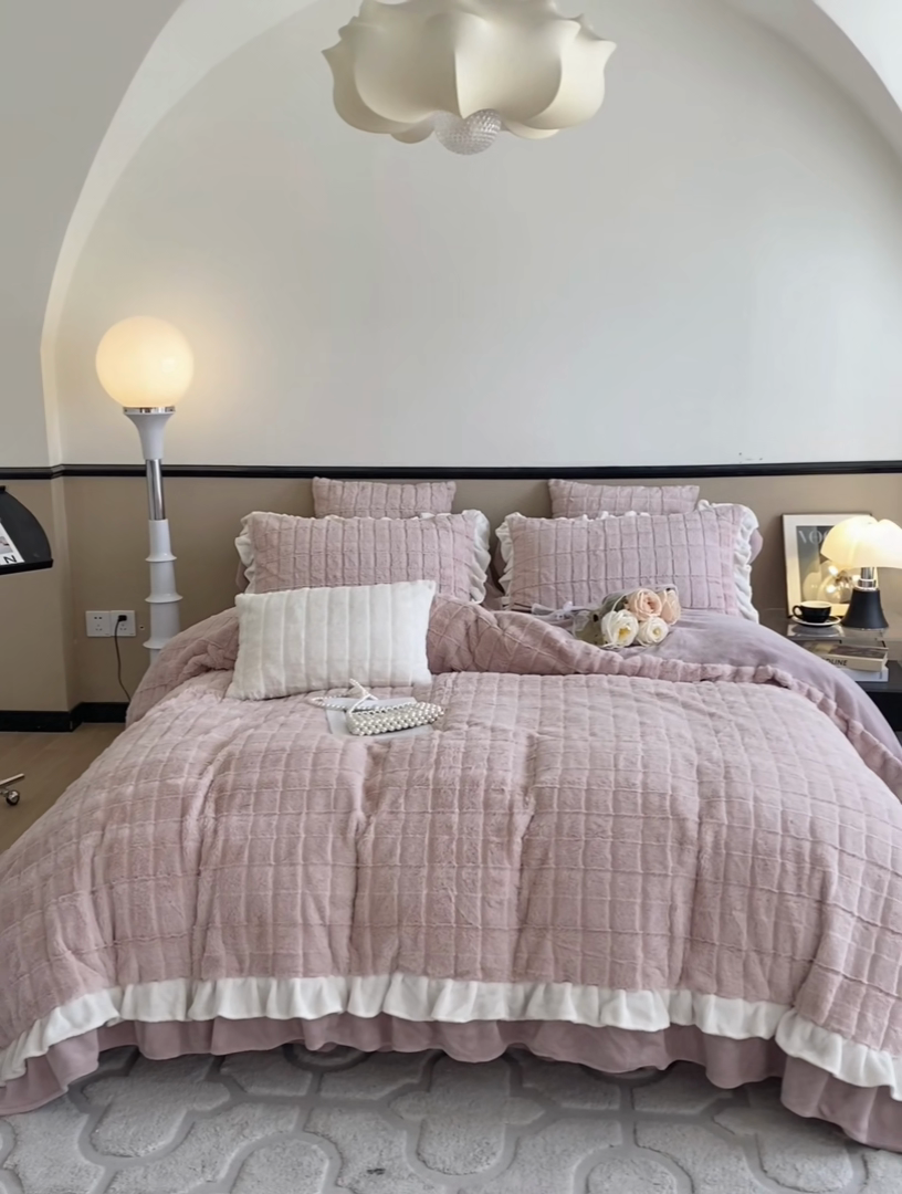 91家纺网 家纺一手货源 找家纺 金麦家纺 2023新款皮草级兔兔绒四件套 黛美娜-豆沙