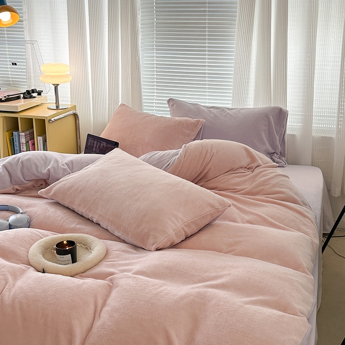 91家纺网 家纺一手货源 找家纺 昔可家纺2023新款奶油纯色系列双拼牛奶绒四件套 奶油粉