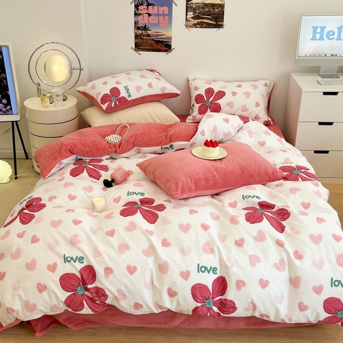 91家纺网 家纺一手货源 找家纺 昔可家纺 2023新款y2k卡通印花系列棉加绒四件套 花枝俏漫