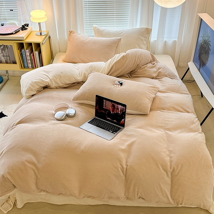 91家纺网 家纺一手货源 找家纺 昔可家纺2023新款奶油纯色系列双拼牛奶绒四件套 海盐奶杏