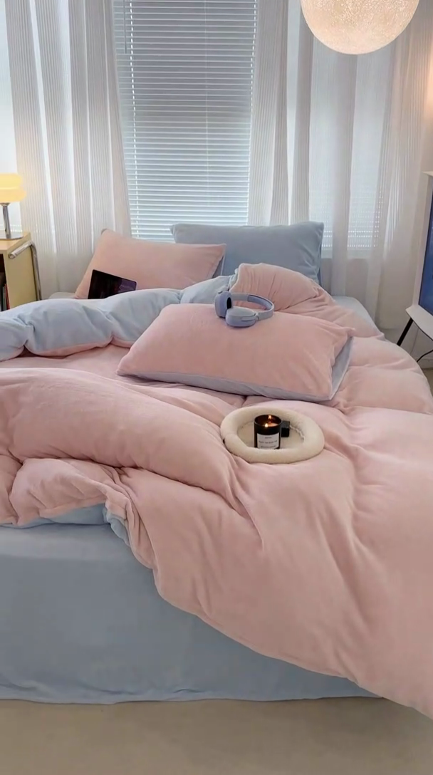 91家纺网 家纺一手货源 找家纺 昔可家纺2023新款奶油纯色系列双拼牛奶绒四件套 草莓慕斯