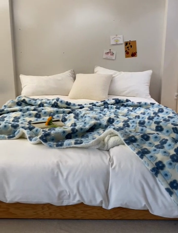 91家纺网 家纺一手货源 找家纺 萝莉家纺 2023新款韩国订货热销款羊毛绒毯 提花兰色