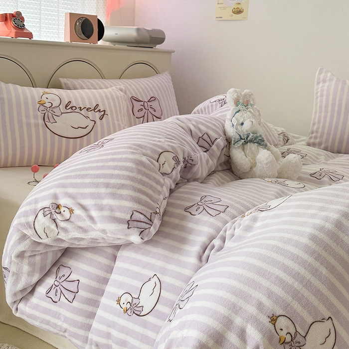 91家纺网 家纺一手货源 找家纺 昔可家纺 2023新款大版印花枕套牛奶绒系列四件套 芭蕾天鹅