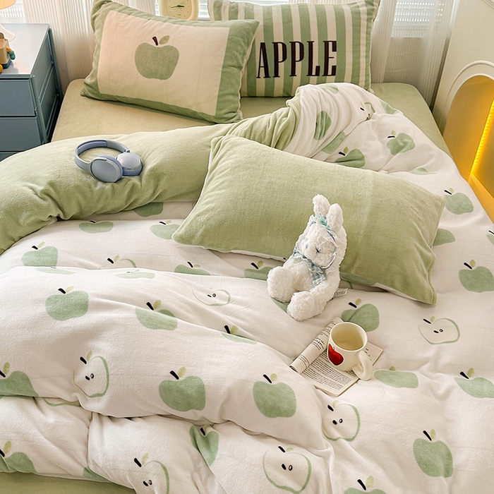 91家纺网 家纺一手货源 找家纺 昔可家纺 2023新款大版印花枕套牛奶绒系列四件套 青苹果