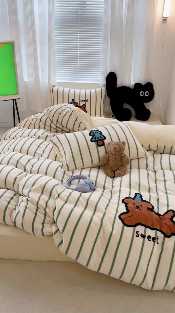 91家纺网 家纺一手货源 找家纺 昔可家纺 2023新款大版数码印花保暖牛奶绒四件套 圣诞帽狗狗