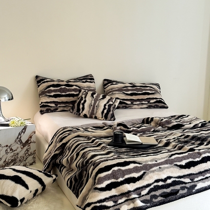 91家纺网 家纺一手货源 找家纺 云上 2023新款云上毛毯毯-斑纹马吉拉 马吉拉-米咖