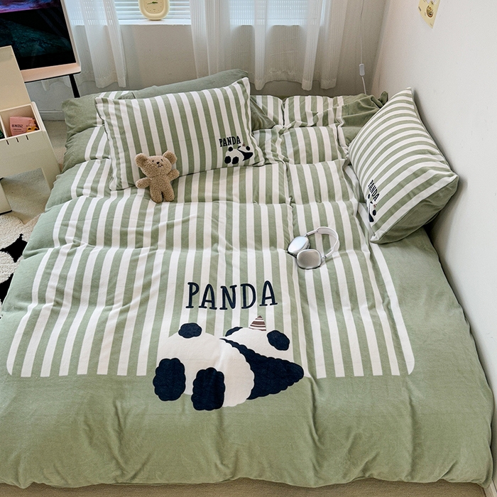 91家纺网 家纺一手货源 找家纺 昔可家纺 2023新款大版数码印花保暖牛奶绒四件套 趴趴熊猫