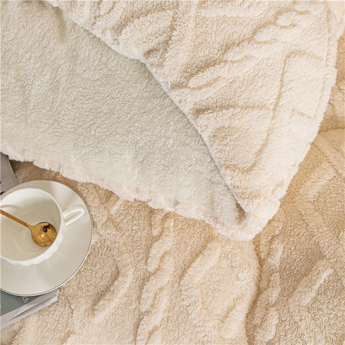 91家纺网 家纺一手货源 找家纺 悠米悠家 2025新款塔芙绒北极绒加厚冬被子被芯 米白色