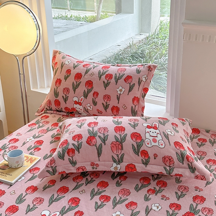 91家纺网 家纺一手货源 找家纺 梦精灵家纺 2025新款软糯舒适牛奶绒印花单品-单枕套 玫瑰乐园