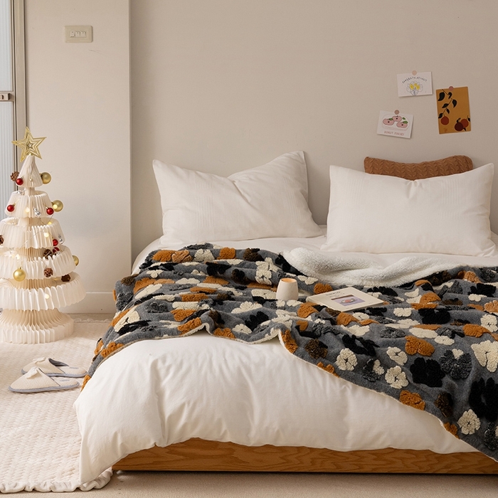 91家纺网 家纺一手货源 找家纺 萝莉家纺 2023新款韩国订货热销款羊毛绒毯 提花灰色