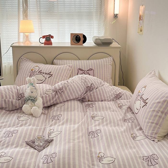 91家纺网 家纺一手货源 找家纺 昔可家纺 2023新款大版印花枕套牛奶绒系列四件套 芭蕾天鹅