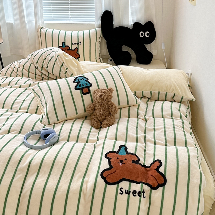 91家纺网 家纺一手货源 找家纺 昔可家纺 2023新款大版数码印花保暖牛奶绒四件套 圣诞帽狗狗