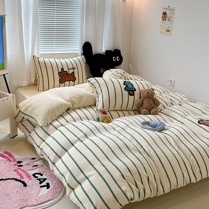 91家纺网 家纺一手货源 找家纺 昔可家纺 2023新款大版数码印花保暖牛奶绒四件套 圣诞帽狗狗