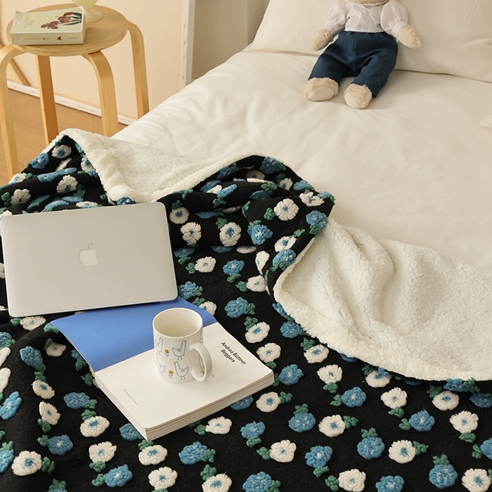 91家纺网 家纺一手货源 找家纺 萝莉家纺 2023新款韩国订货热销款羊毛绒毯 蓝色雏菊