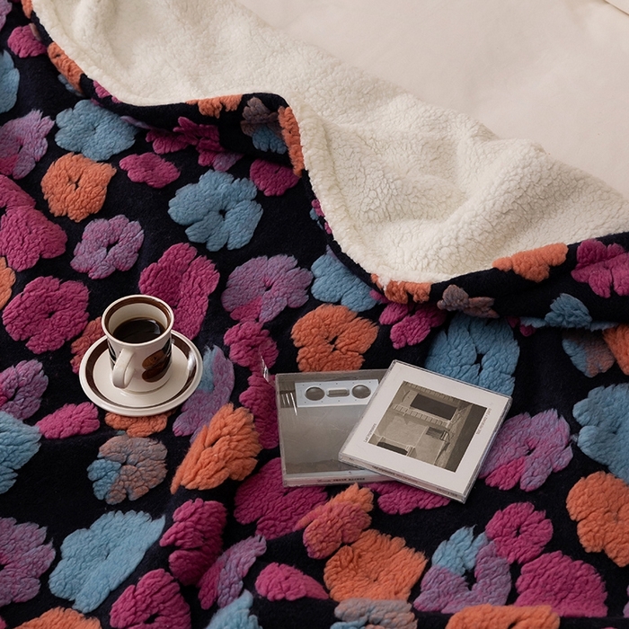 91家纺网 家纺一手货源 找家纺 萝莉家纺 2023新款韩国订货热销款羊毛绒毯 提花紫色