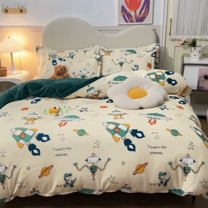 91家纺网 家纺一手货源 找家纺 甜之梦家纺 2025新款印花牛奶绒单品床单可定制任何尺寸 太空机器人米白