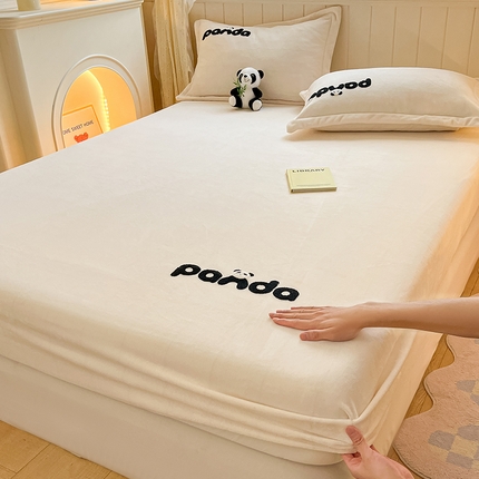 91家纺网 家纺一手货源 找家纺 （总）丽美人家纺 2023新款熊猫牛奶绒毛巾绣床笠