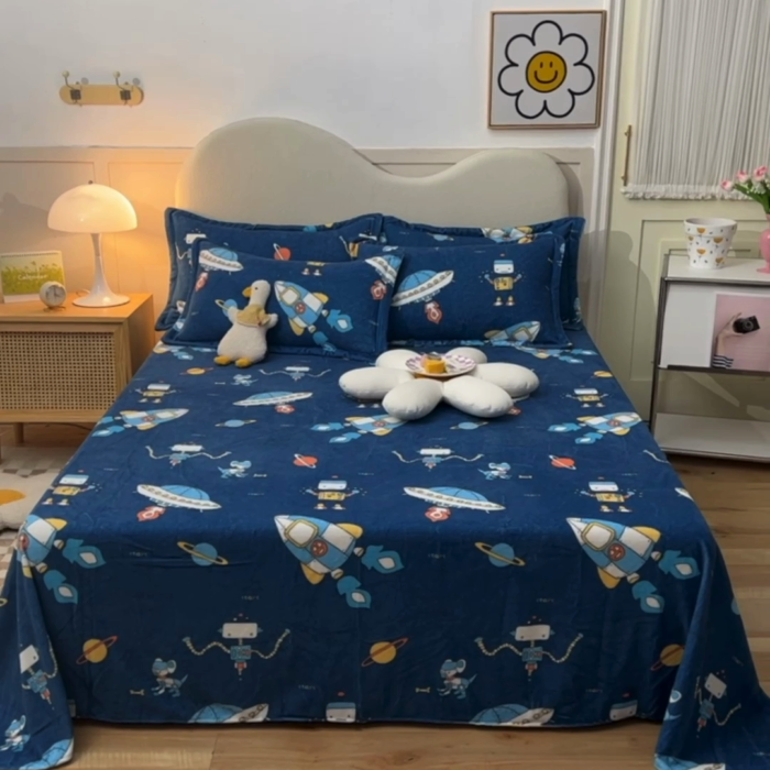 91家纺网 家纺一手货源 找家纺 甜之梦家纺 2025新款印花牛奶绒单品床单可定制任何尺寸  太空机器人北卡蓝