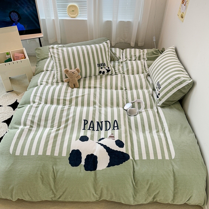 91家纺网 家纺一手货源 找家纺 昔可家纺 2023新款大版数码印花保暖牛奶绒四件套 趴趴熊猫