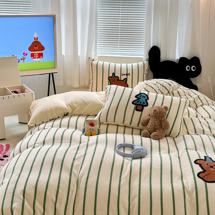 91家纺网 家纺一手货源 找家纺 昔可家纺 2023新款大版数码印花保暖牛奶绒四件套 圣诞帽狗狗