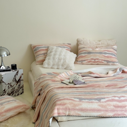 91家纺网 家纺一手货源 找家纺 云上 2023新款云上毛毯毯-斑纹马吉拉 马吉拉-灰粉