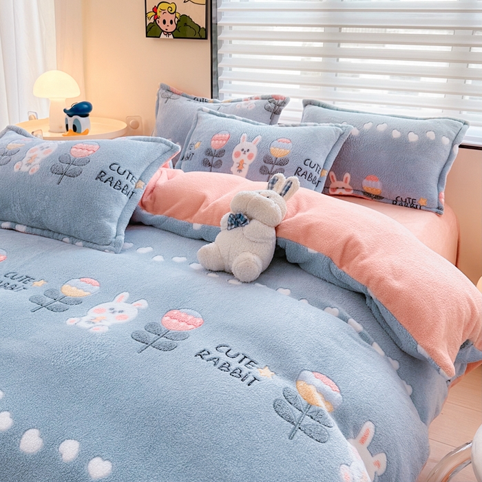 91家纺网 家纺一手货源 找家纺 美莱 2023爆款雪花绒四件套法莱绒牛奶绒被套量大价格优惠 蓝兔兔