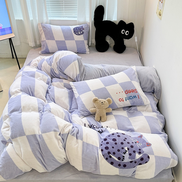 91家纺网 家纺一手货源 找家纺 昔可家纺 2023新款大版数码印花保暖牛奶绒四件套 紫格斑点猫