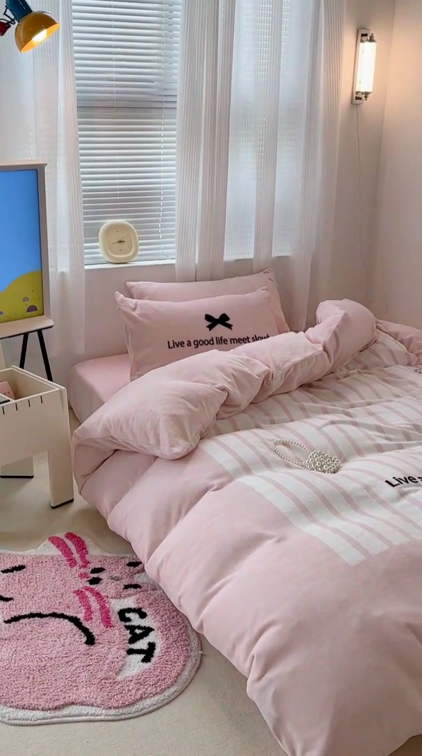 91家纺网 家纺一手货源 找家纺 昔可家纺 2023新款大版数码印花保暖牛奶绒四件套 粉色赫本蝴蝶结