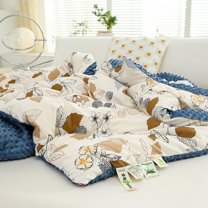 91家纺网 家纺一手货源 找家纺 爱宝被业 2025新款棉麻双层纱豆豆绒被芯 叶涧