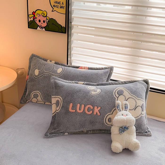 91家纺网 家纺一手货源 找家纺 美莱 2023爆款雪花绒四件套法莱绒牛奶绒被套量大价格优惠 布朗熊