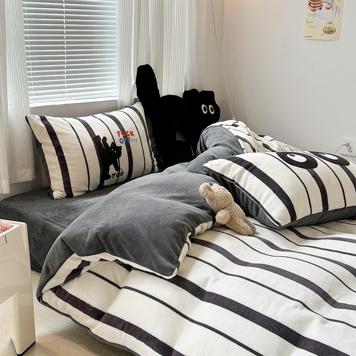 91家纺网 家纺一手货源 找家纺 昔可家纺 2023新款大版数码印花保暖牛奶绒四件套 功夫黑猫