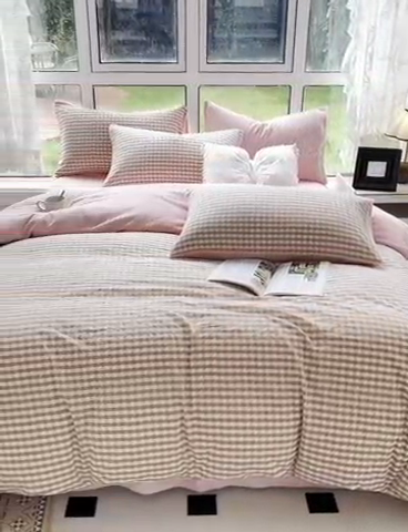 91家纺网 家纺一手货源 找家纺 柠萌家居 2023新款全棉色织水洗棉加牛奶绒四件套全棉拼牛奶绒 棉+绒-蜜粉小格