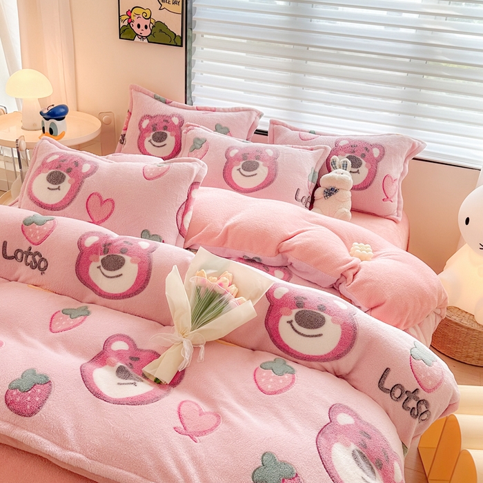 91家纺网 家纺一手货源 找家纺 美莱 2023爆款雪花绒四件套法莱绒牛奶绒被套量大价格优惠 草莓熊