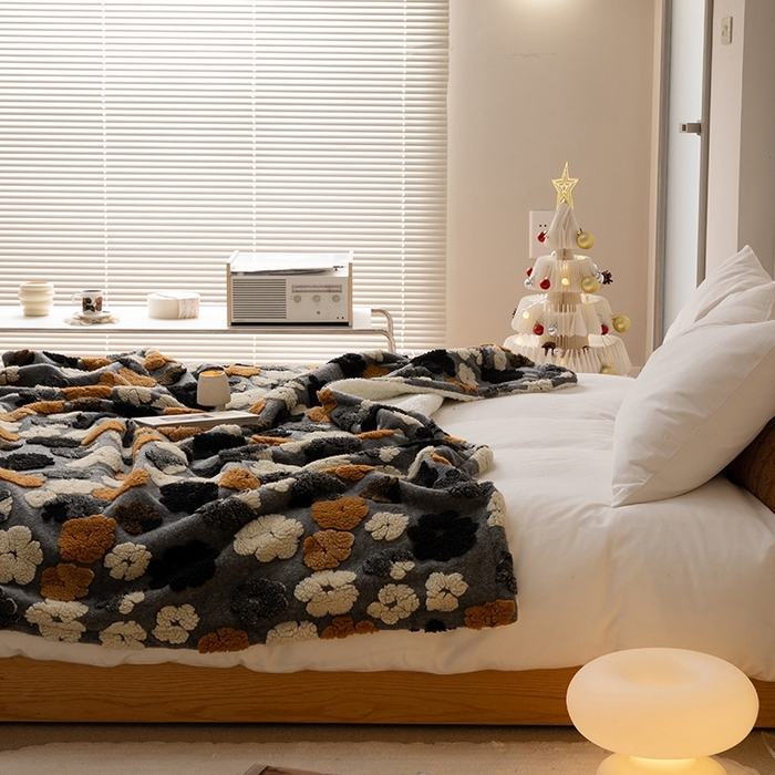 91家纺网 家纺一手货源 找家纺 萝莉家纺 2023新款韩国订货热销款羊毛绒毯 提花灰色