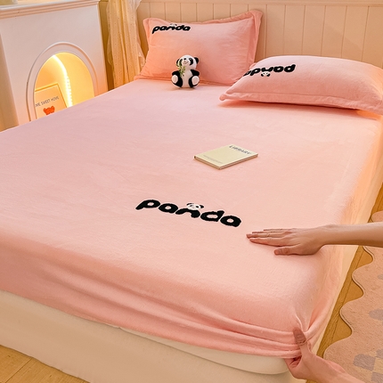 91家纺网 家纺一手货源 找家纺 （总）丽美人家纺 2023新款熊猫牛奶绒毛巾绣床笠