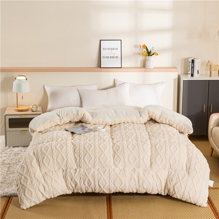 91家纺网 家纺一手货源 找家纺 悠米悠家 2025新款塔芙绒北极绒加厚冬被子被芯 米白色
