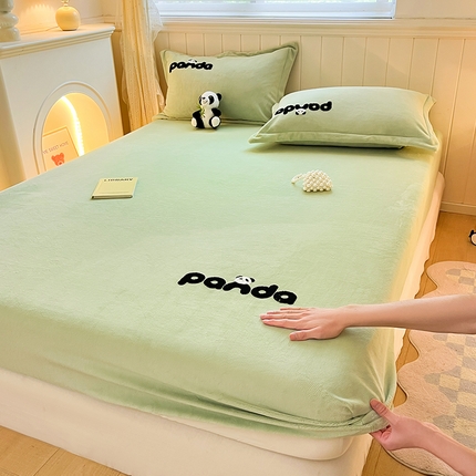 丽美人家纺 2023新款熊猫牛奶绒毛巾绣床笠 熊猫-清新绿