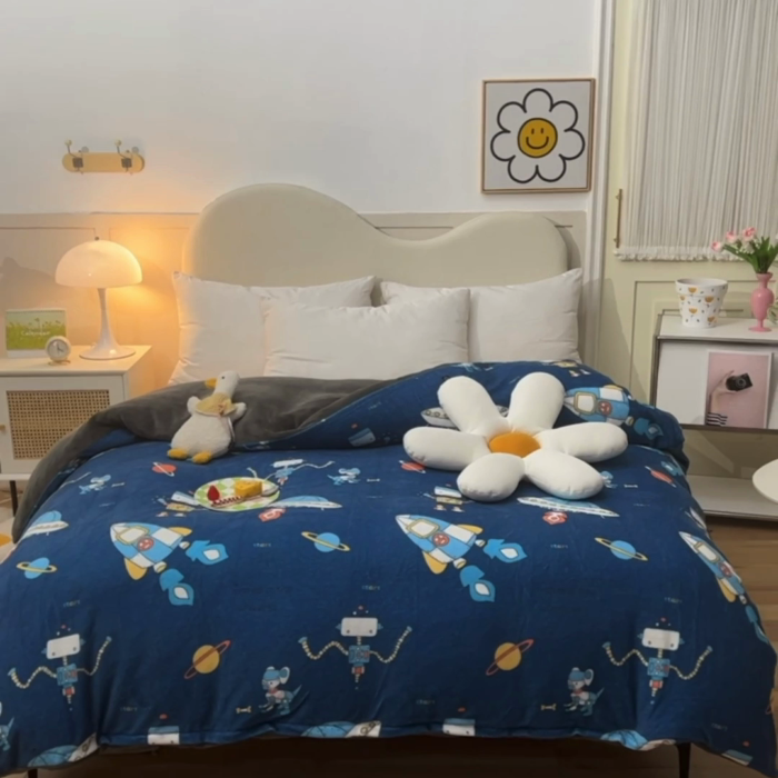 91家纺网 家纺一手货源 找家纺 甜之梦家纺 2025新款印花牛奶绒单品被套可定制任何尺寸太空机器人北卡蓝