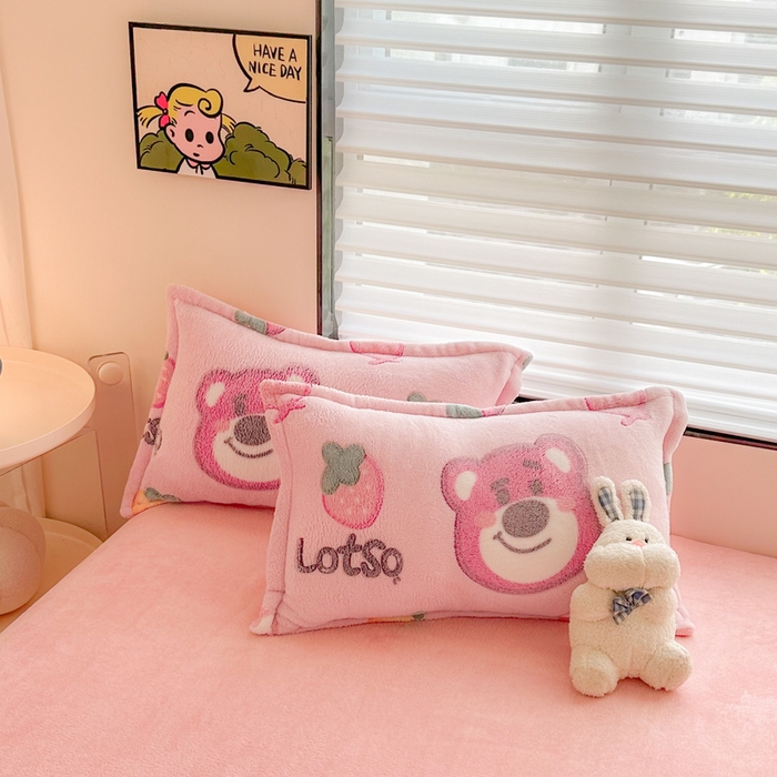 91家纺网 家纺一手货源 找家纺 美莱 2023爆款雪花绒四件套法莱绒牛奶绒被套量大价格优惠 草莓熊