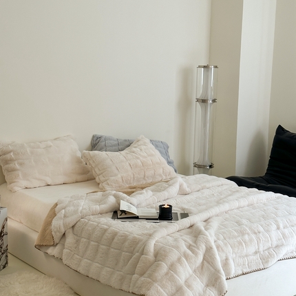 91家纺网 家纺一手货源 找家纺 云上 2023新款云上毛毯毯-丹麦雕大方格 丹麦雕-白咖啡