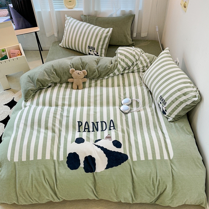 91家纺网 家纺一手货源 找家纺 昔可家纺 2023新款大版数码印花保暖牛奶绒四件套 趴趴熊猫